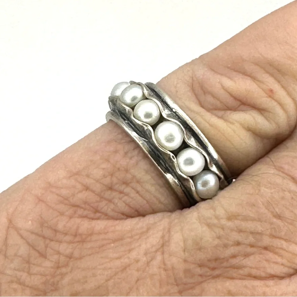 Silpada Retired R2209  Silver Nested Pearls  Ring Size 6
